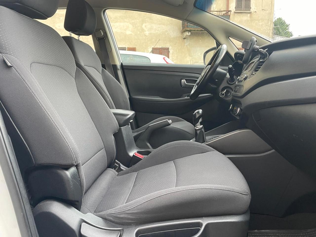 Kia Carens 1.6 GDI Class