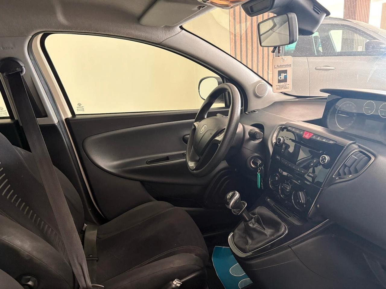 Lancia Ypsilon 1.2 69 CV 5 porte S&S Platinum