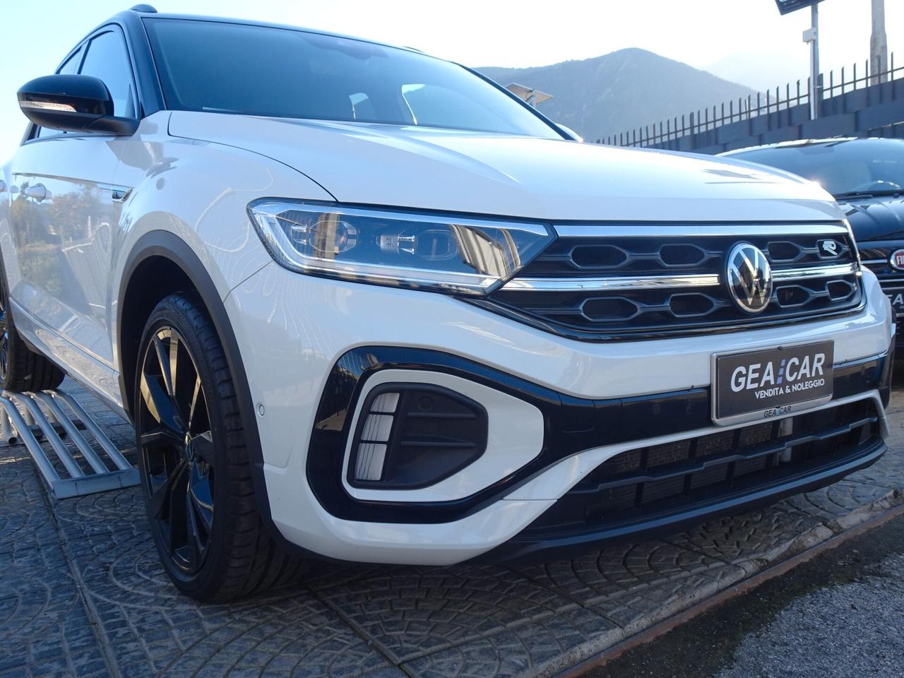 VOLKSWAGEN T-ROC R-LINE