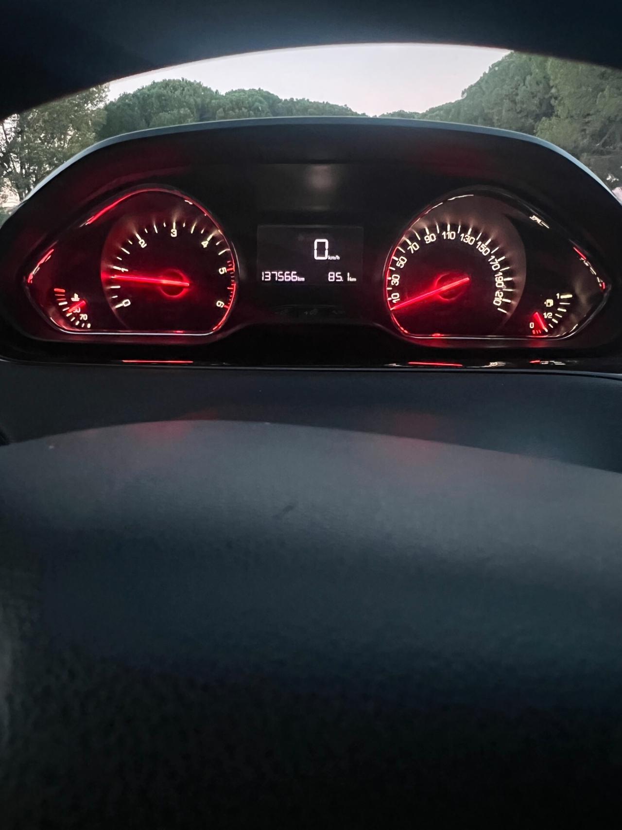 ADATTA PER NEOPATENTATI Peugeot 208 1.4 HDi 68 CV 5 porte Allure
