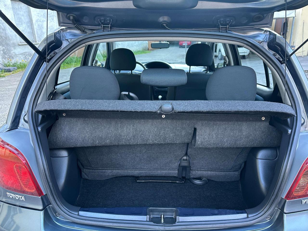 Toyota Yaris 1.0i 16V cat 5 porte Sol