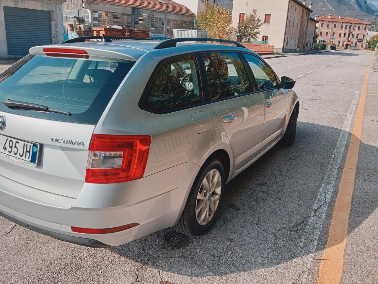 Skoda Octavia 1.6 TDI SCR 115 CV DSG Wagon Style