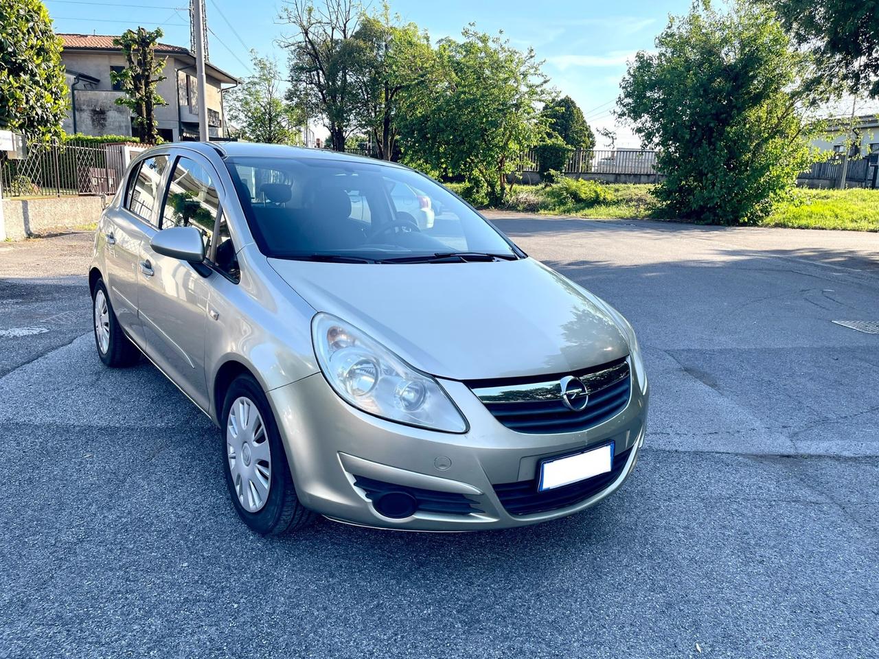 Opel Corsa 1.2 5 porte Cosmo per Neopatentati