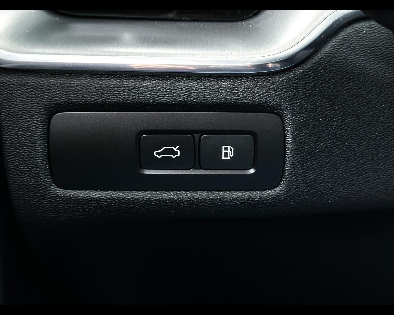 VOLVO XC60 (2017-->) - XC60 T6 Recharge Plug-in Hybrid AWD automatico Core