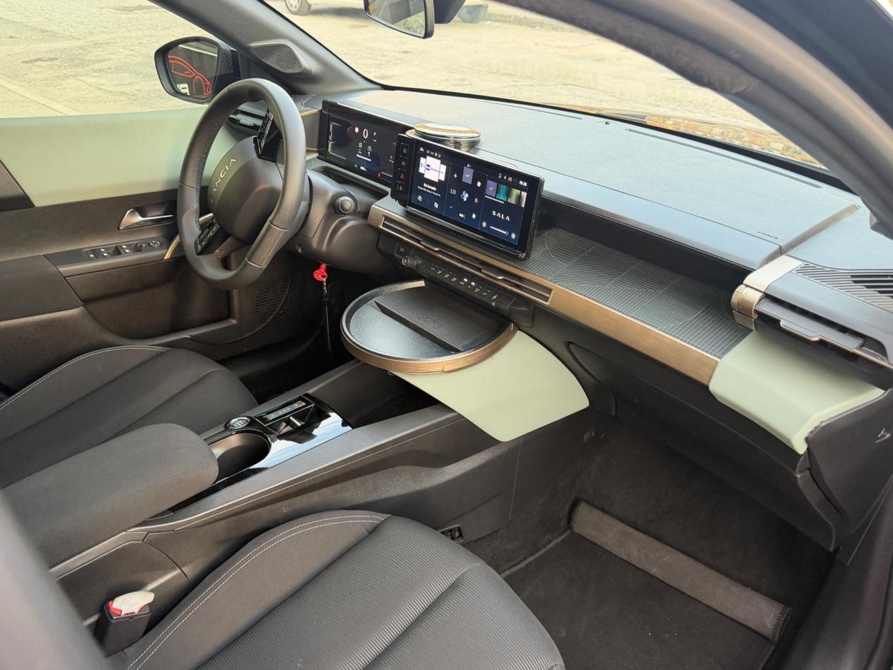 NEW Lancia Ypsilon Hybrid e-DCT