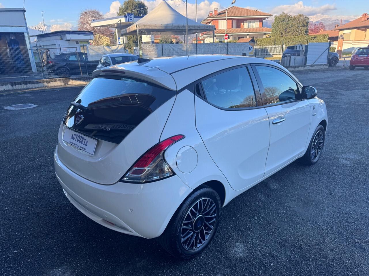 Lancia Ypsilon 1.0 Hybrid Alberta Ferretti