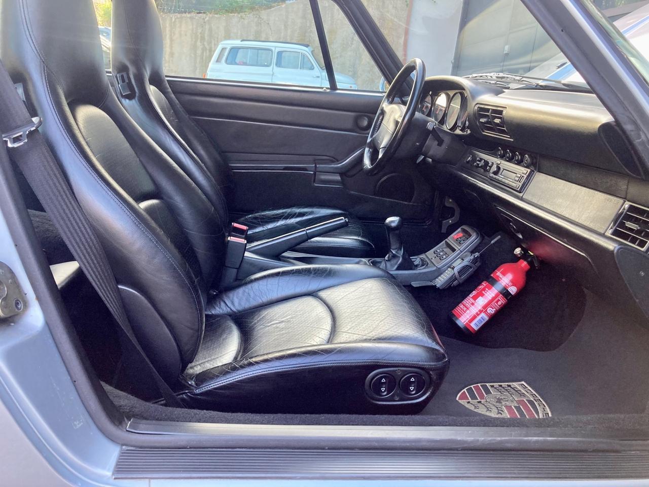 Porsche 911 Carrera 4 - 993