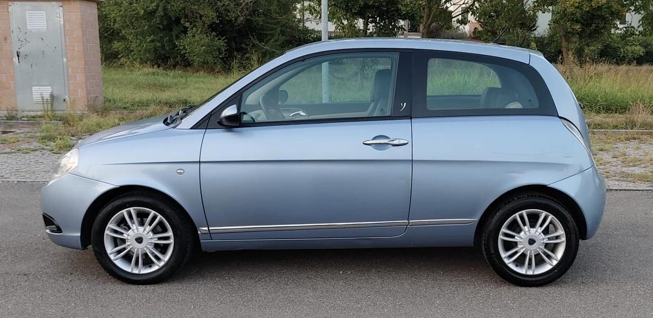 Lancia Ypsilon 1.3 MJT 90 CV Platino