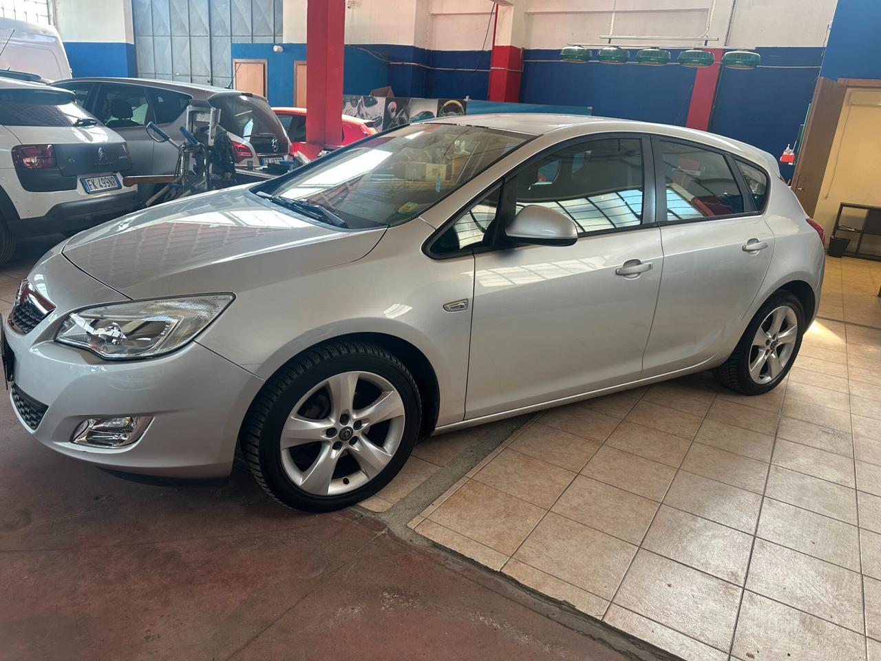 Opel Astra 1.4 Turbo 140CV 5 porte Cosmo