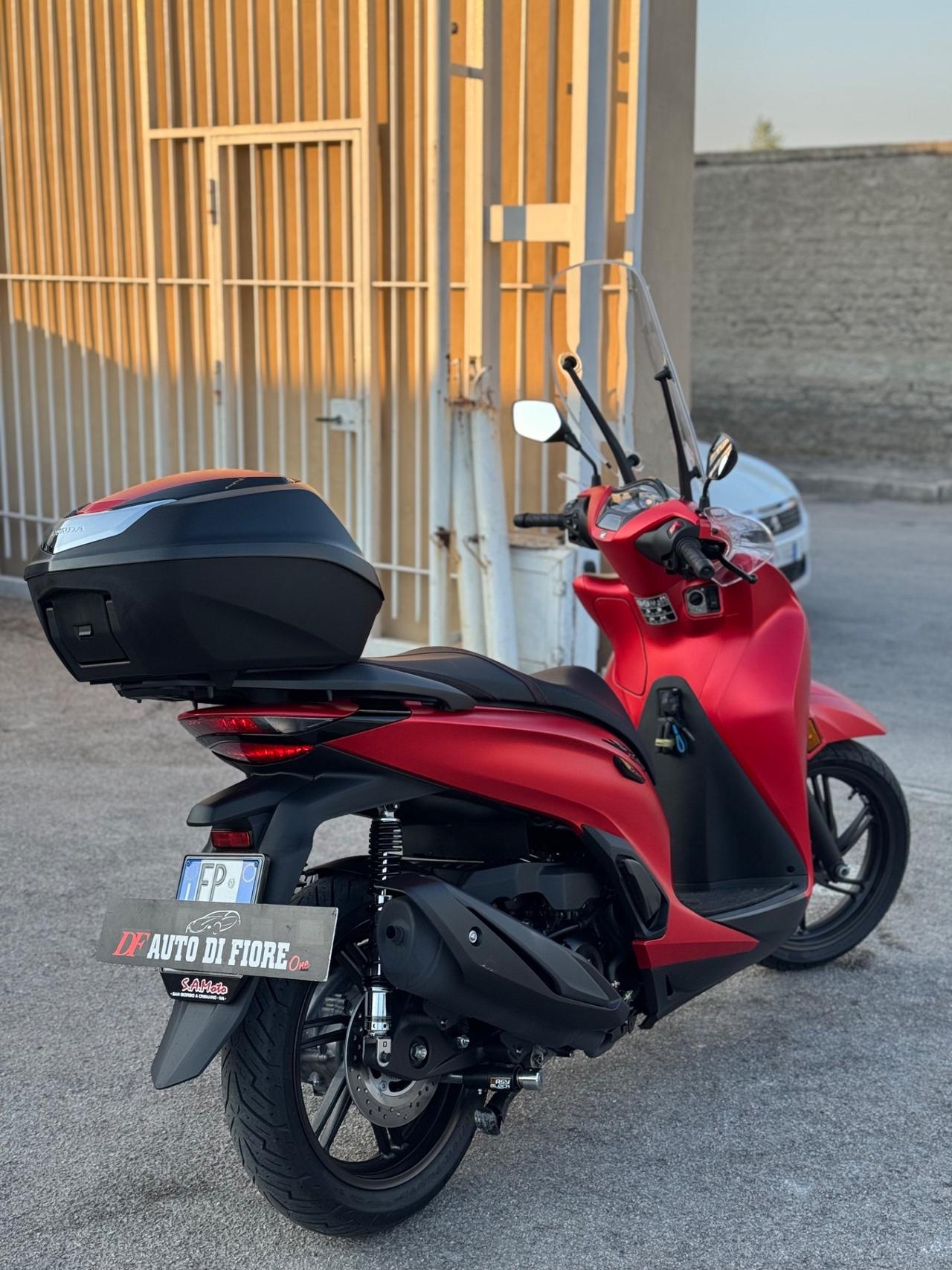 Honda SH 350 SPORT KM0 2 ANTIFURTI FINANZIABILE