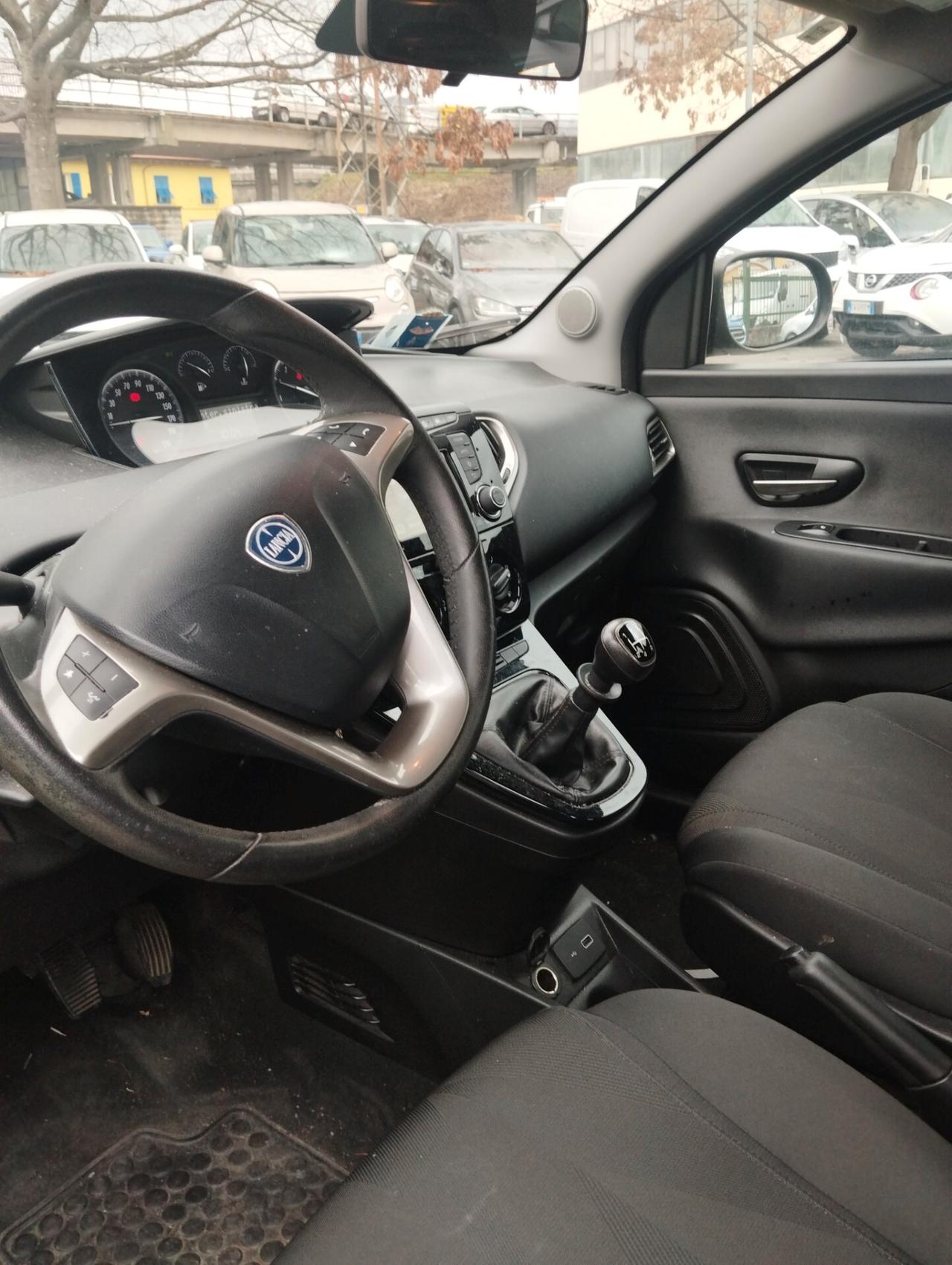 Lancia Ypsilon 1.2 69 CV 5 porte S&S Gold