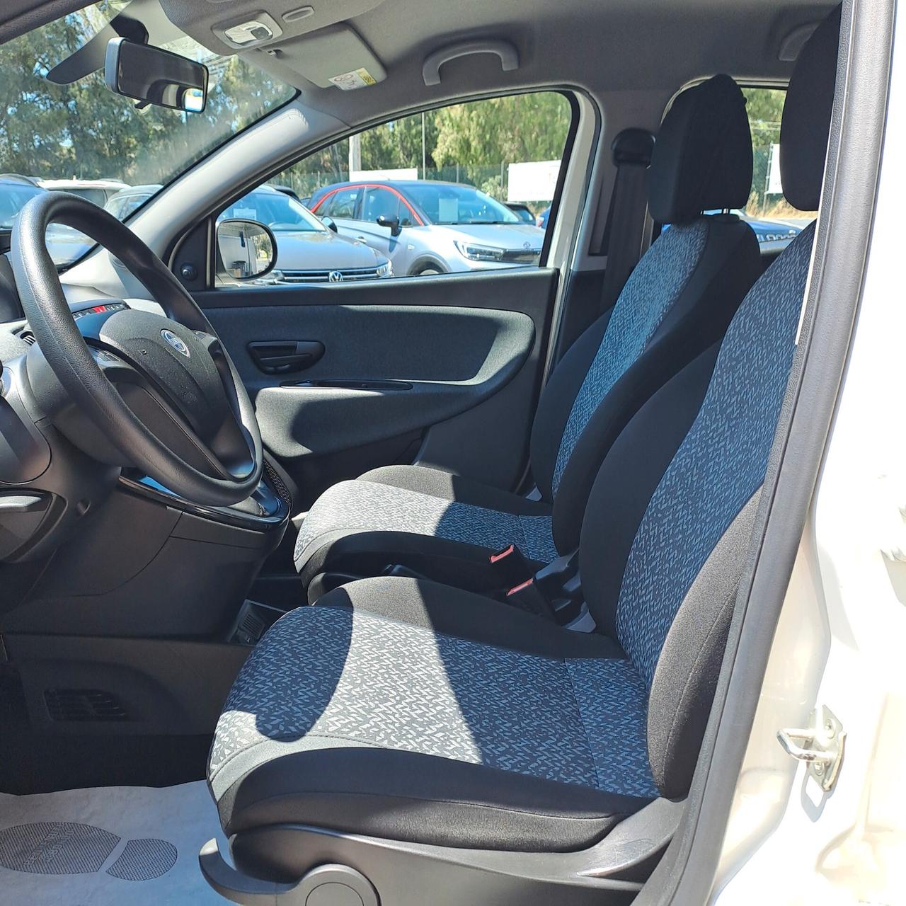 Lancia Ypsilon 1.0 Bz 70 Cv Hybrid Silver