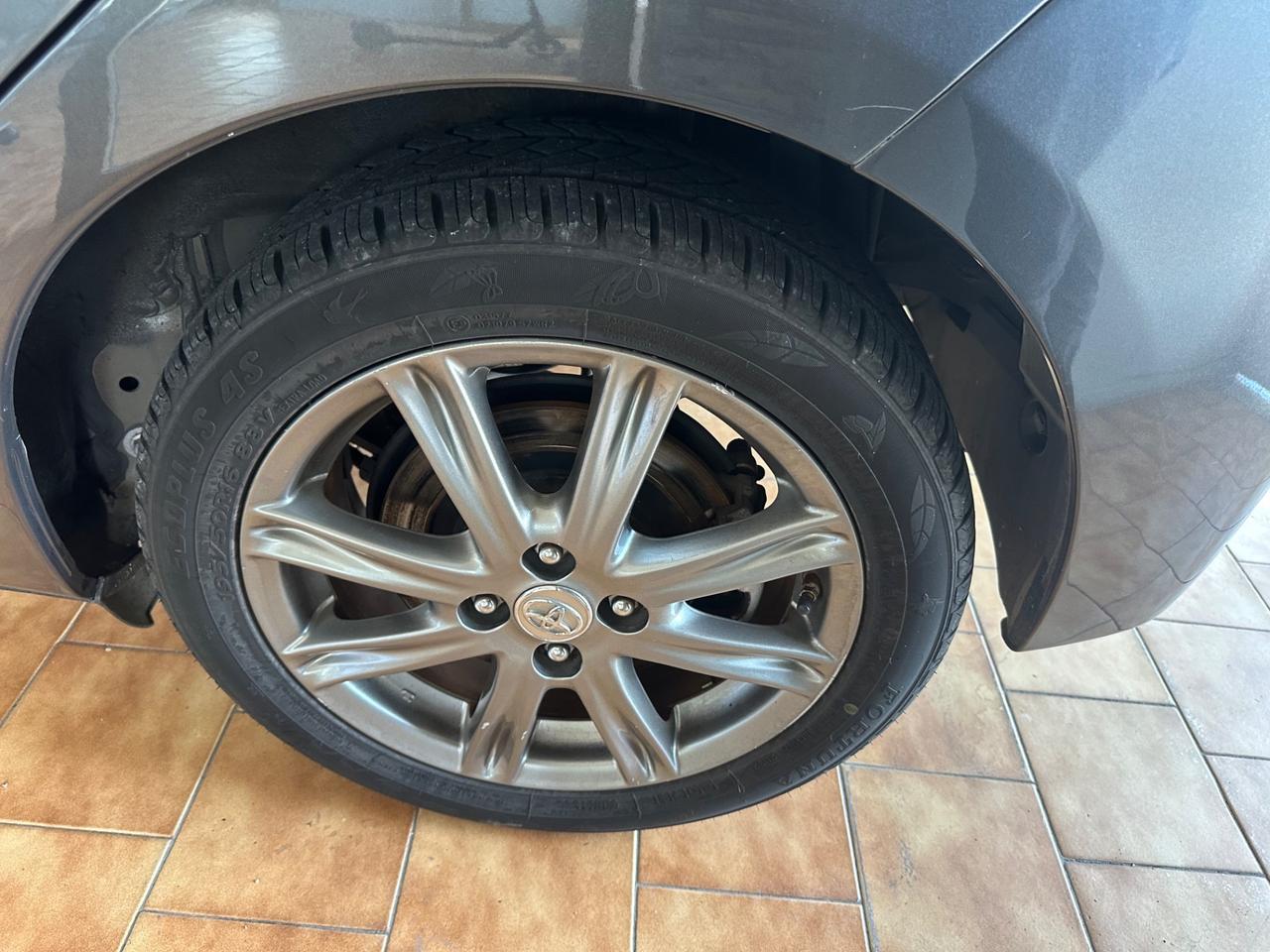 Toyota Yaris 1.5 Hybrid batteria appena sostituita