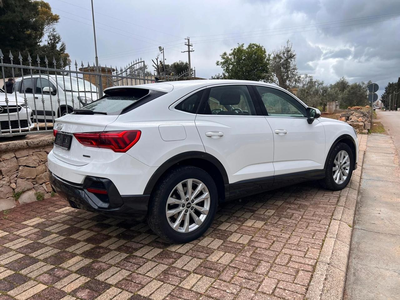 Audi Q3 40 TDI quattro S tronic Business Advanced