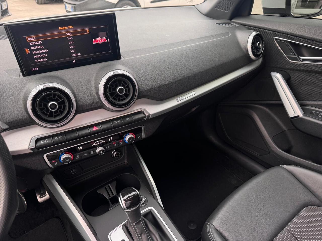 Audi Q2 30 TDI S tronic 3X S-line Edition - Tetto apribile