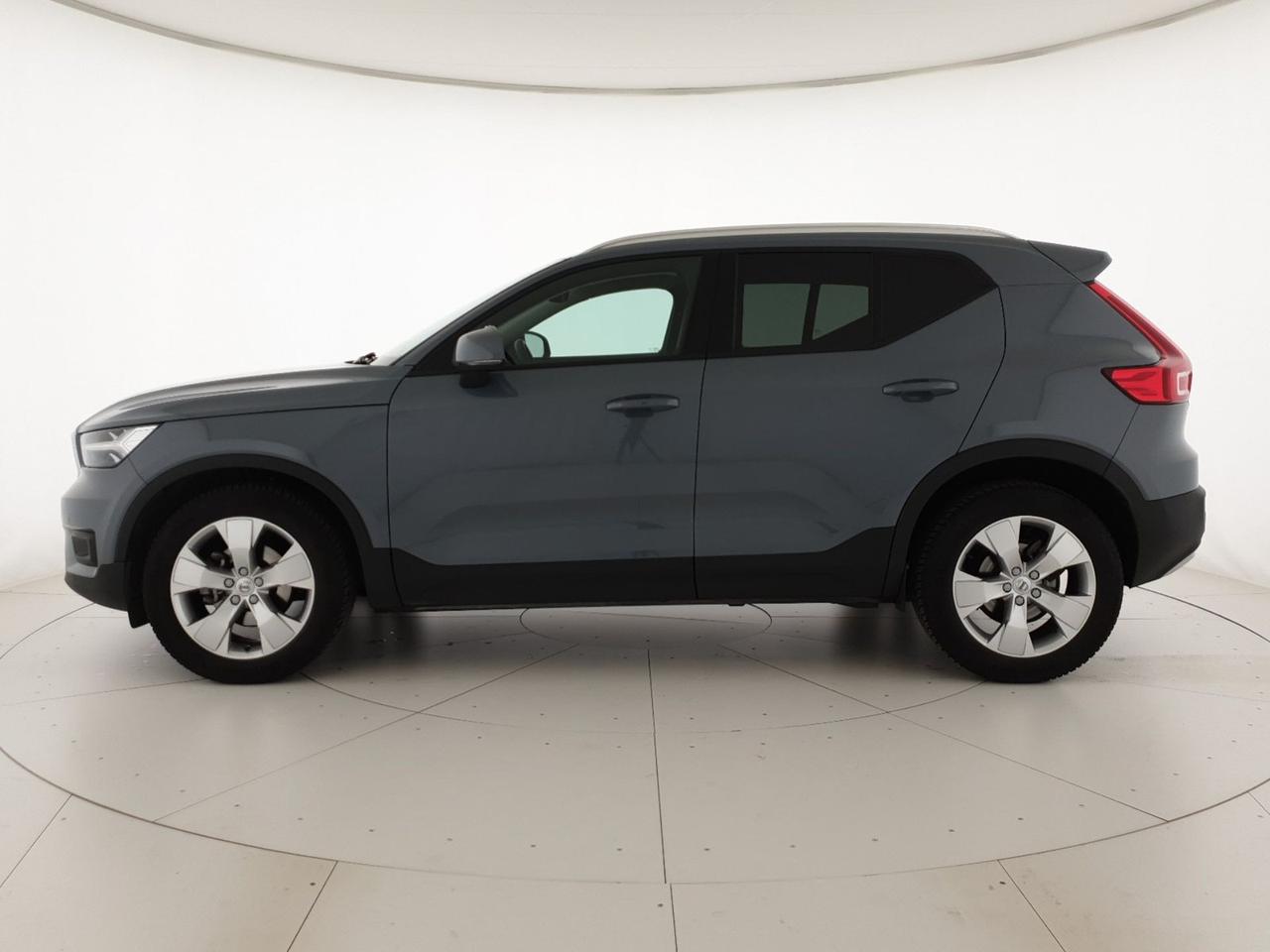 Volvo XC40 1.5 t3 momentum core 163cv auto my21