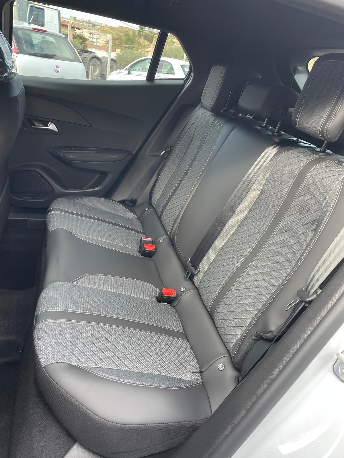 Peugeot 2008 1.2 PureTech 100 S&S Allure