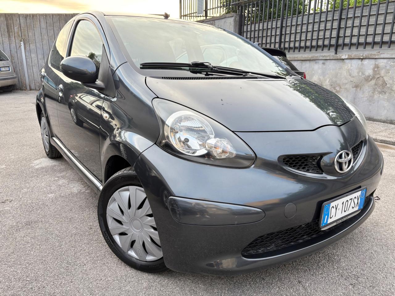 Toyota Aygo 1.0 benz. 5 porte splendide condizioni
