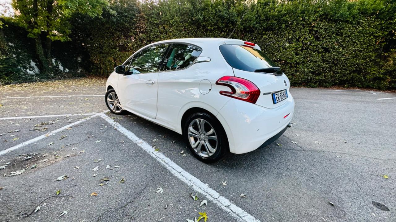Peugeot 208.3 porte Allure.ok neopatentati.tagliandi certificati
