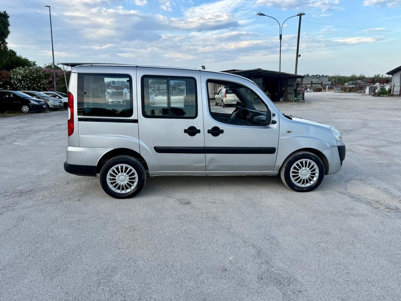 Fiat doblo 5 posti 1.9 JTD neopatentati