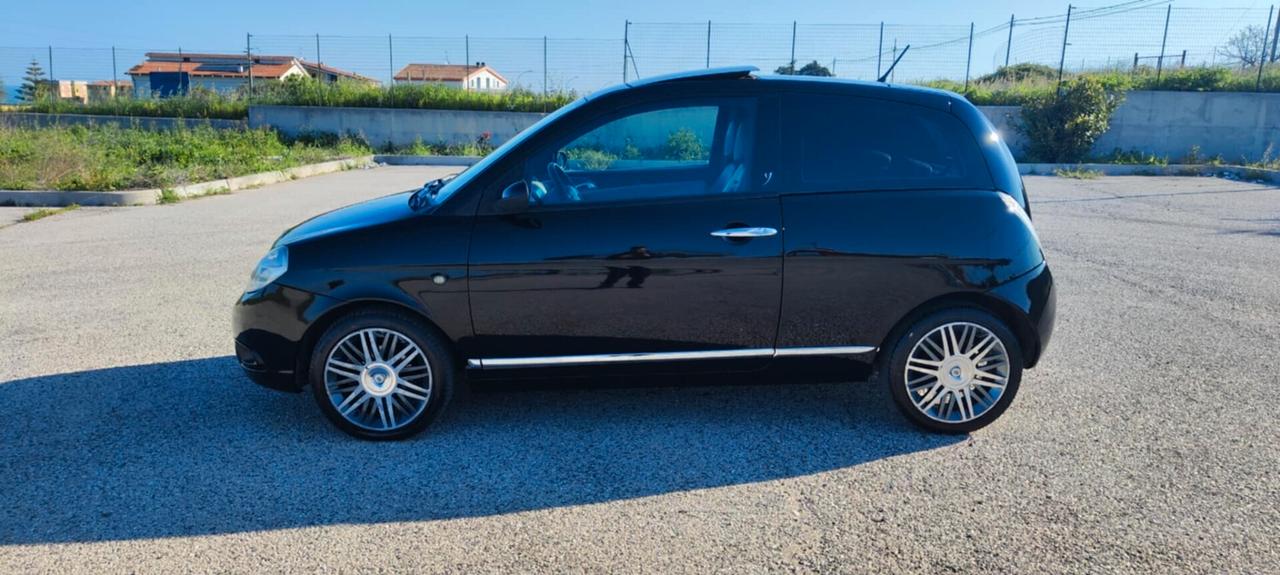 Lancia Ypsilon 1.3 Multijet 16V Momo Design