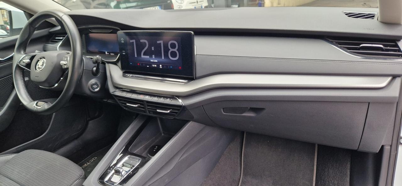 Skoda Octavia 2.0 TDI EVO SCR DSG Wagon Sportline