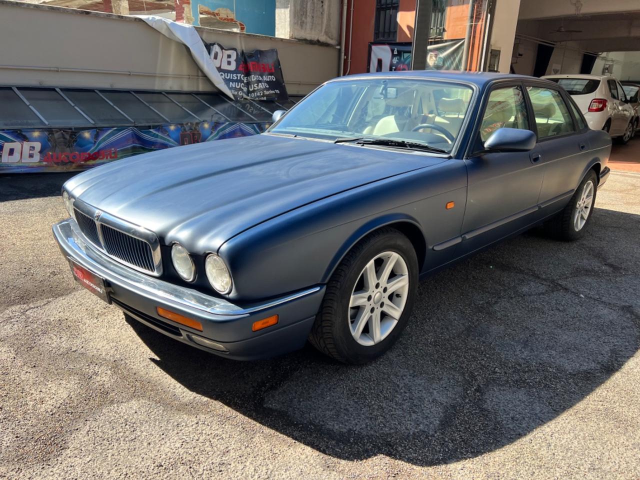 Jaguar XJ Xj- sover-daimiler six.4.0 cat automatico