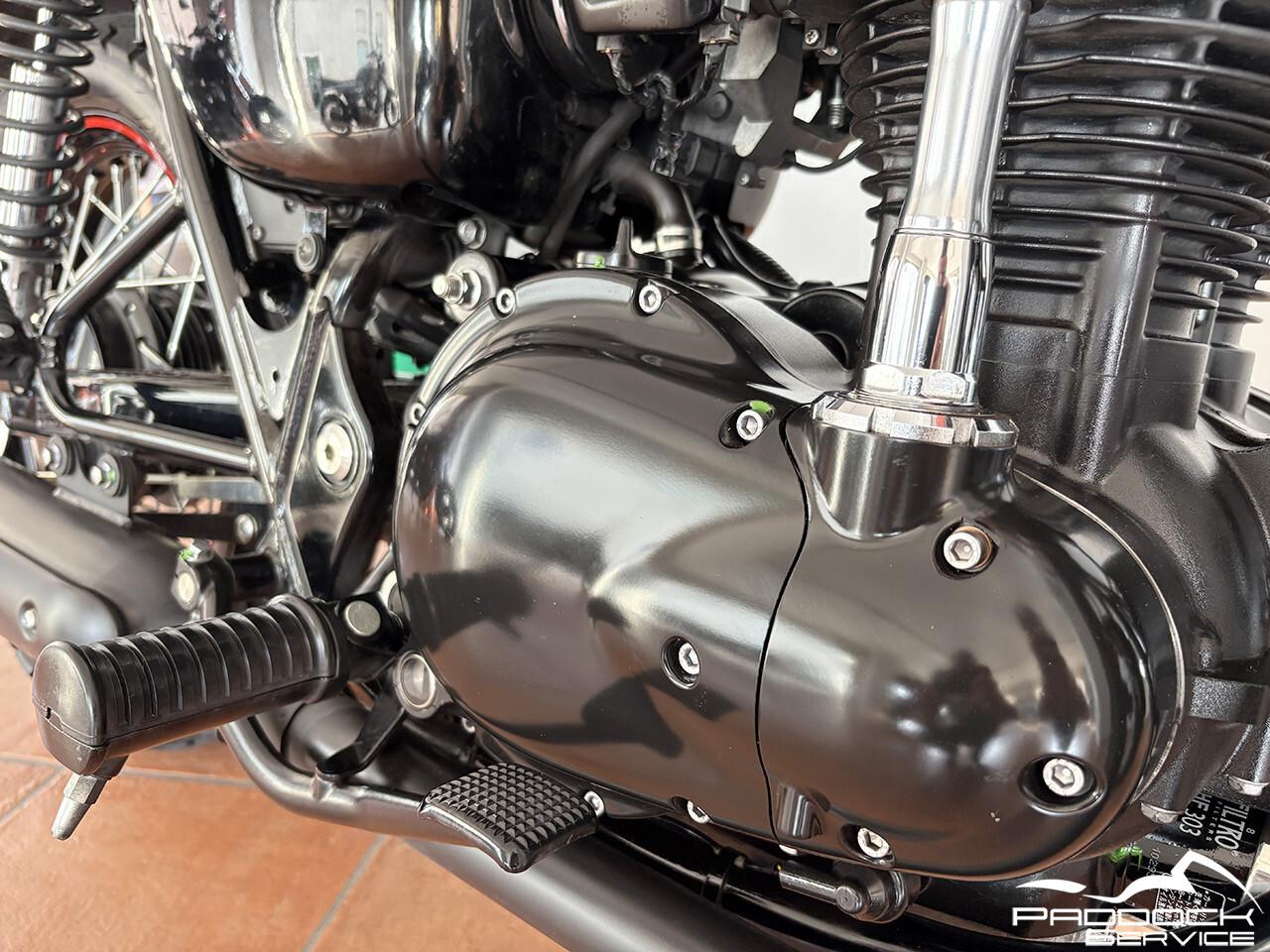 Kawasaki W 800 Special Edition Candy Cardinal Red