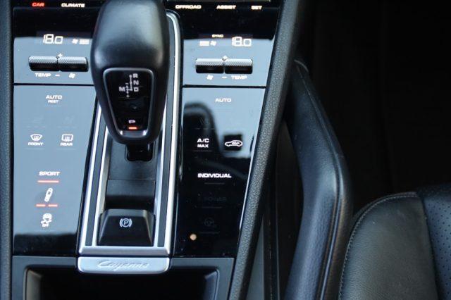 PORSCHE Cayenne 3.0 V6