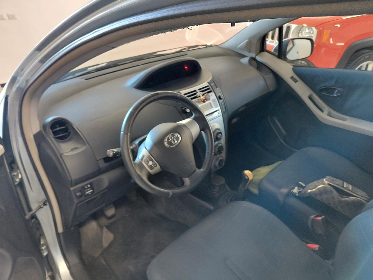 TOYOTA YARIS ANNO 2008 BZ 1.0 ADATTA NEOPATENTATI KM 185 MILA