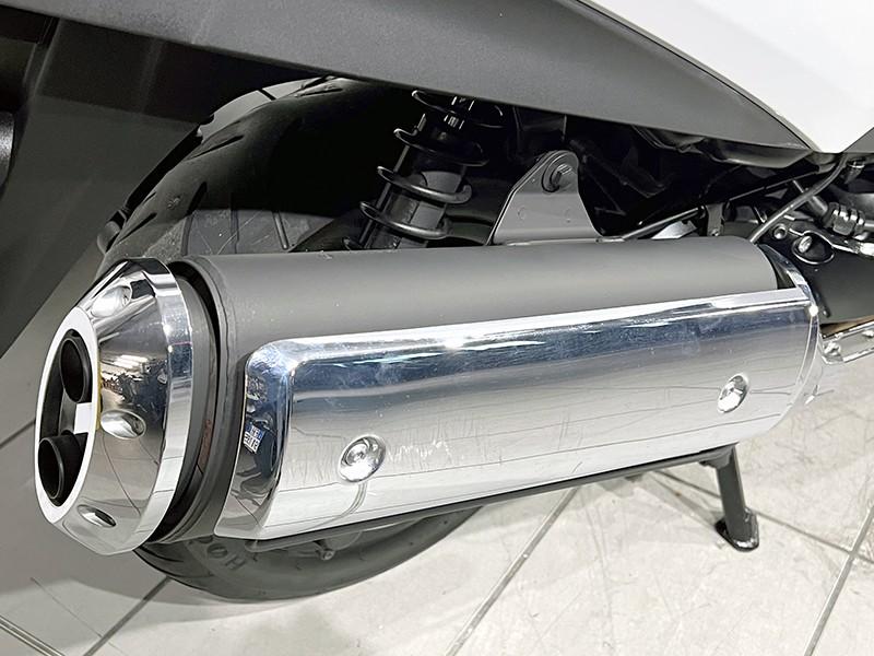 Honda SW-T 400 con bauletto