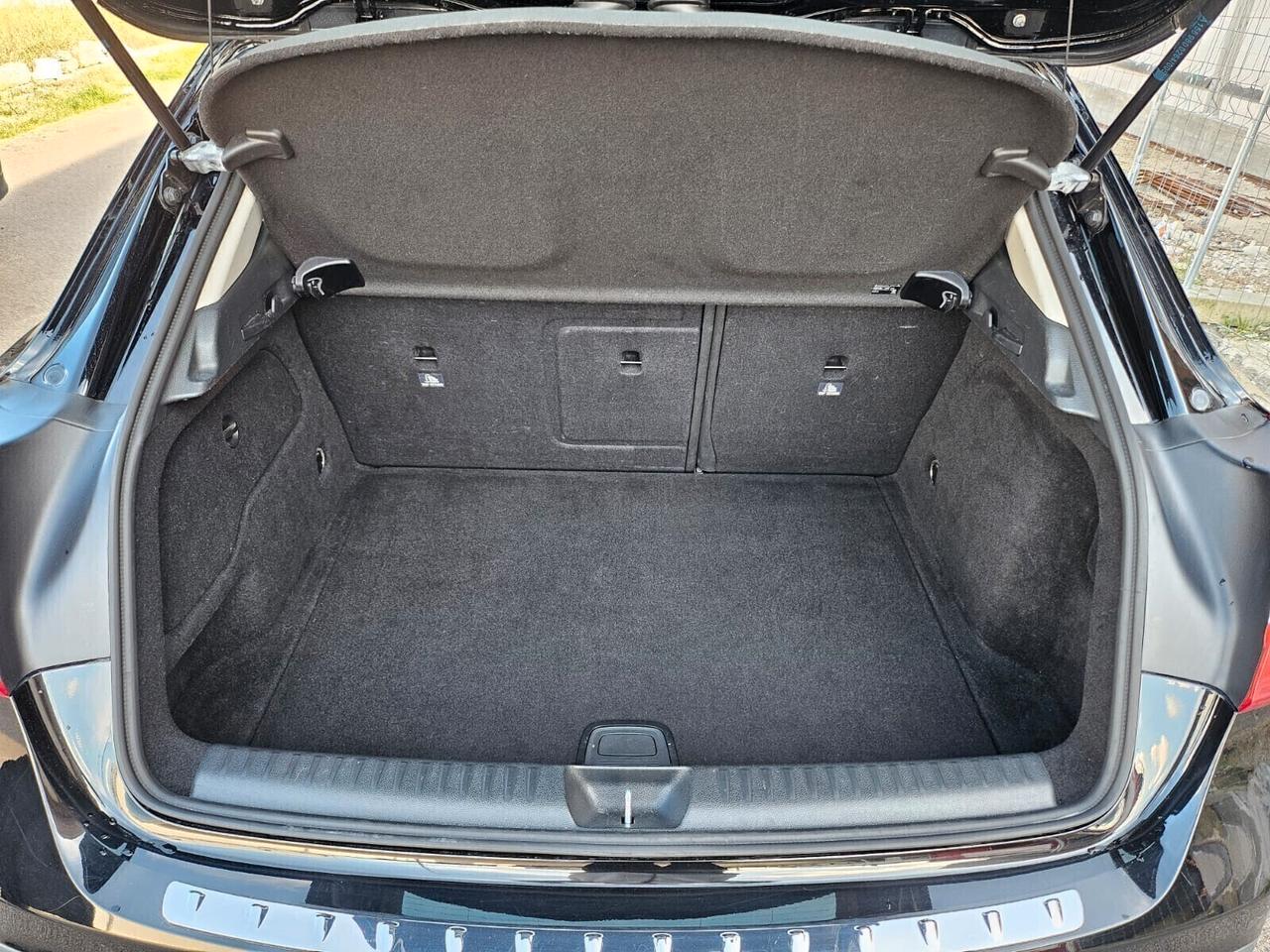Mercedes-benz GLA 180 Executive 1.6 BENZ NAVI XENON SENSORI SEDILI RISCAL