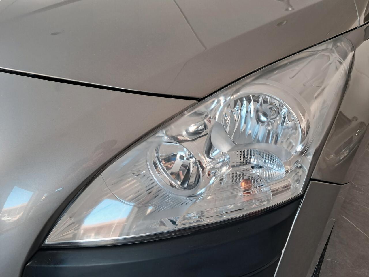 Peugeot 3008 1.6 HDi 115CV Business