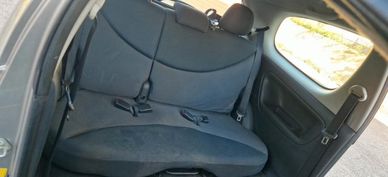 Toyota Yaris 1.0i 16V cat 3 porte Sol-2003