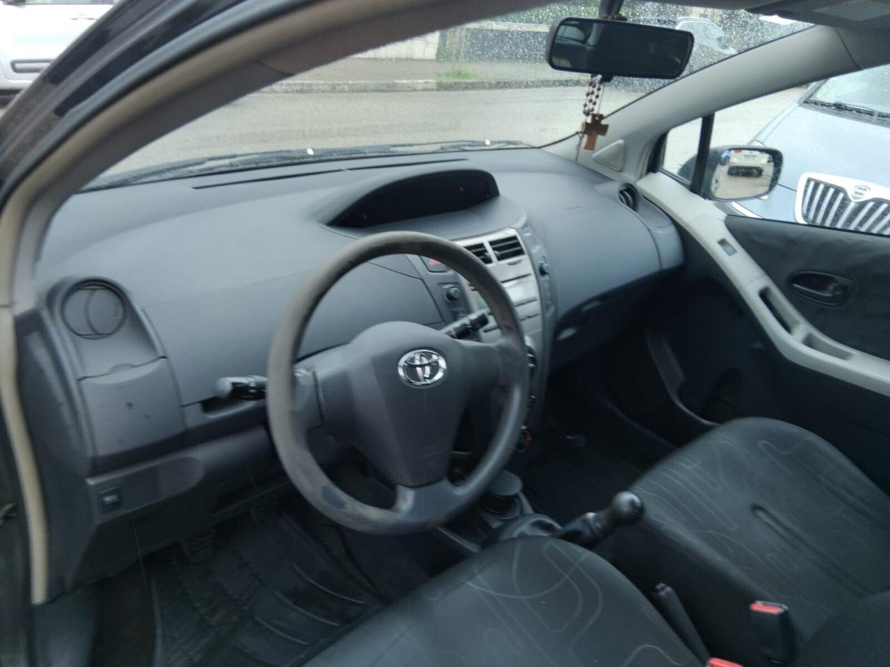 Toyota Yaris 1.0 5 porte Luxury pack