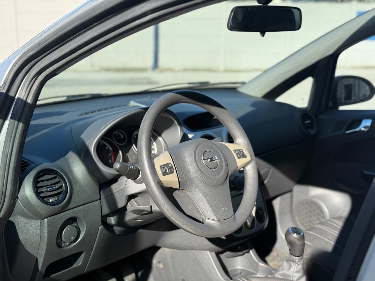 Opel Corsa 1.2 benzina 5 porte con soli 27.000 km 1 pro