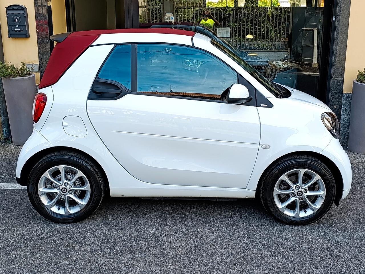 Smart ForTwo 70 1.0 twinamic cabrio Passion Capote Rossa