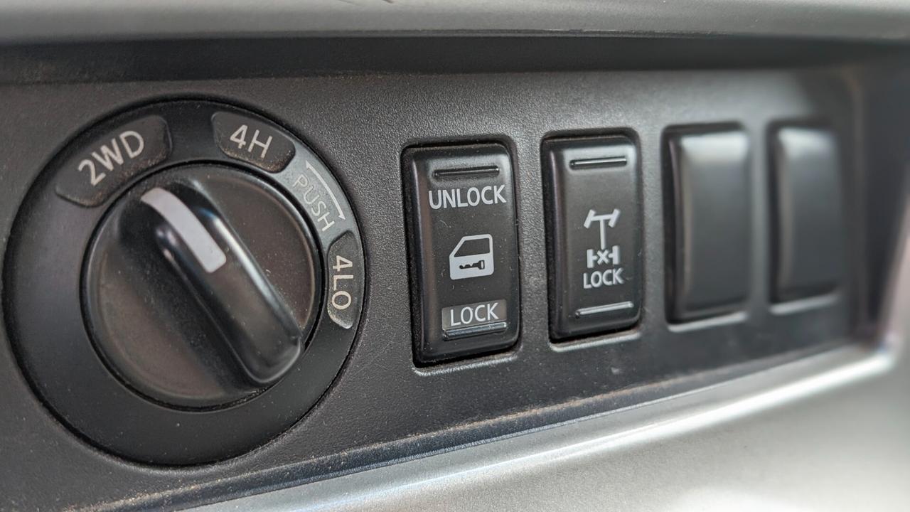 Nissan Navara 2.5 dCi 4 porte Double Cab LE