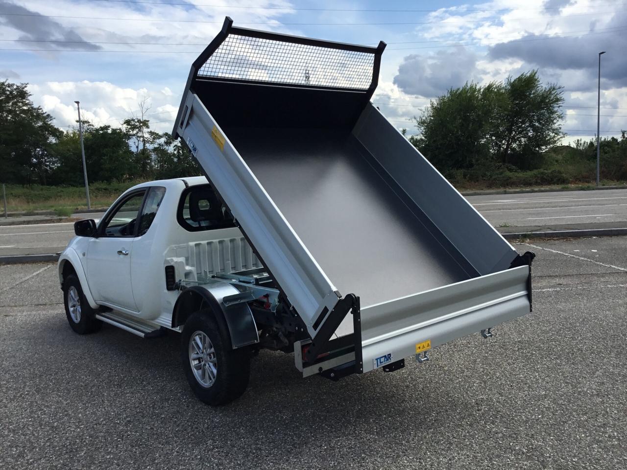 Mitsubishi L200 2.5 DI-D Club Cab cassone ribaltabile