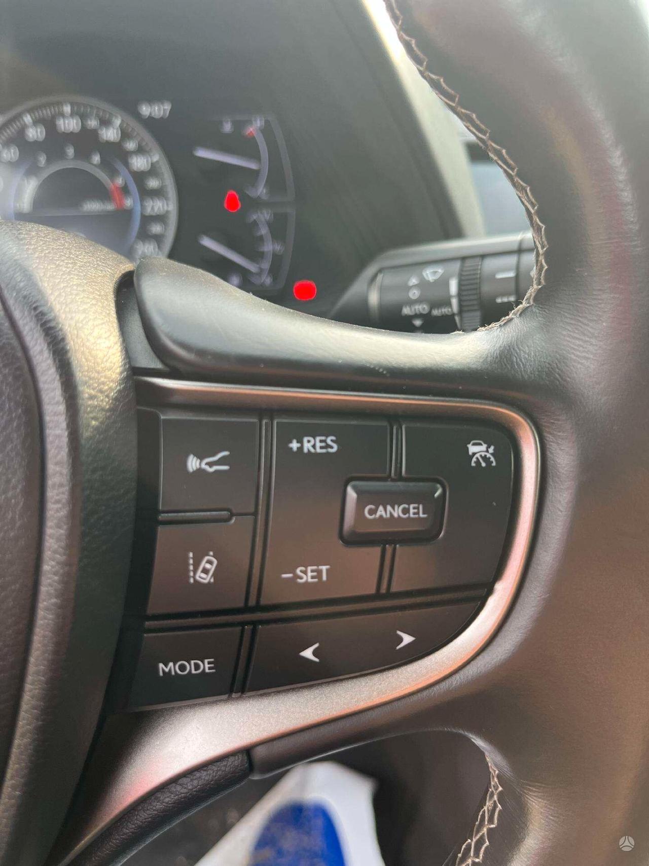 Lexus UX Hybrid Business