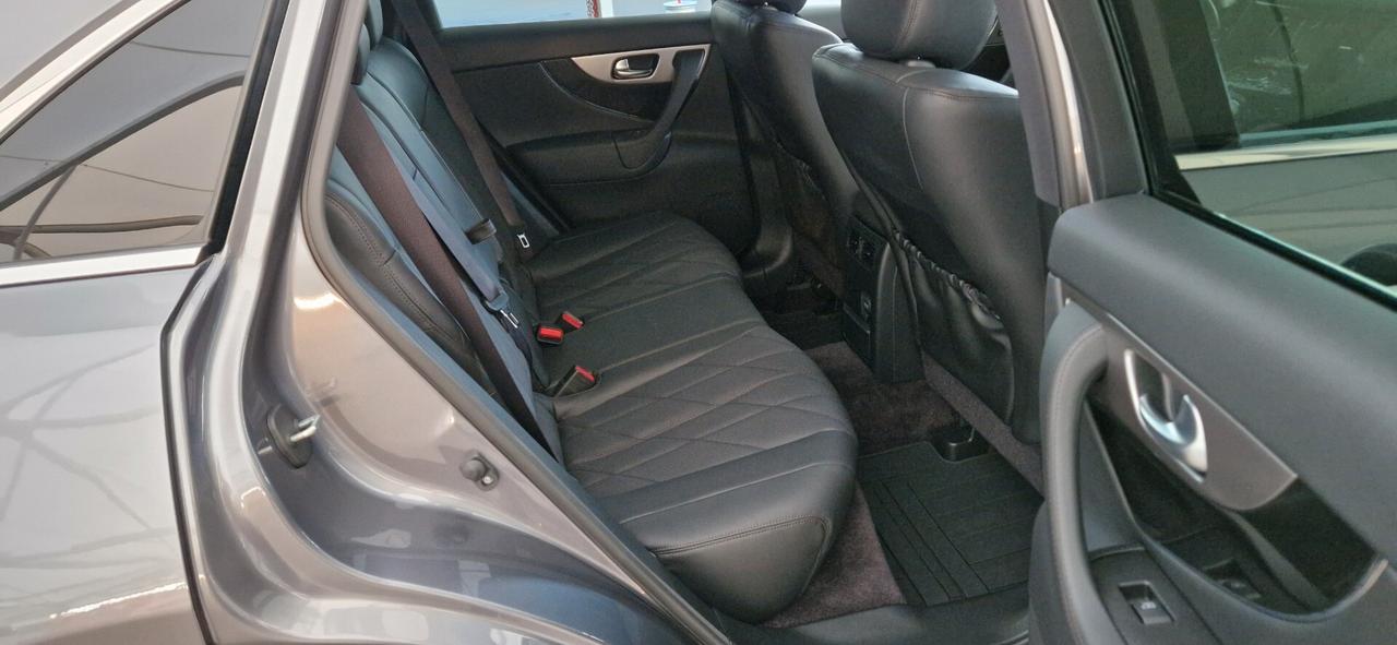 Infiniti QX70 3.0 diesel V6 AT S Premium