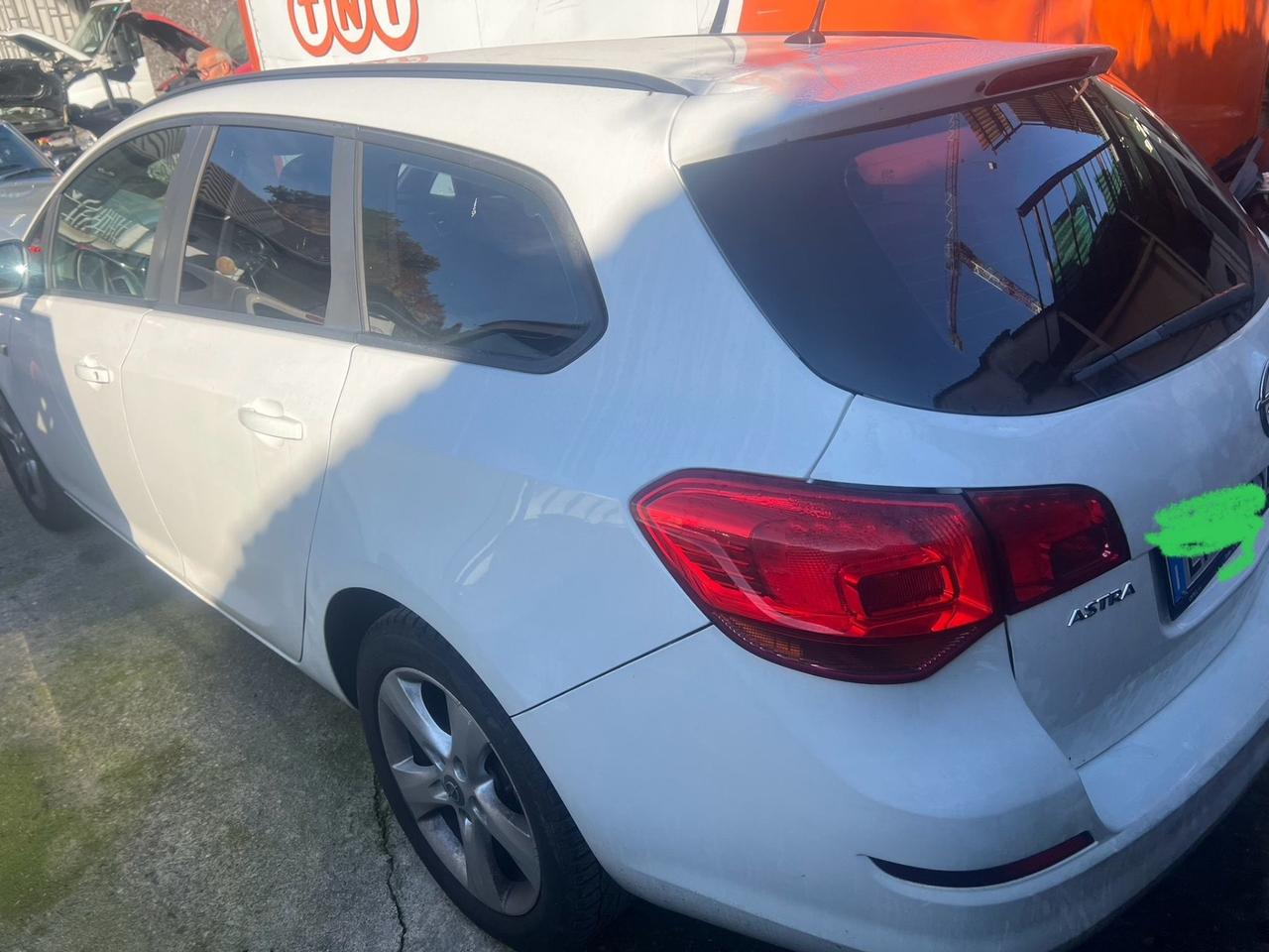 Opel Astra 1.7 Cdti Sorts Tourer Problemi al Motore