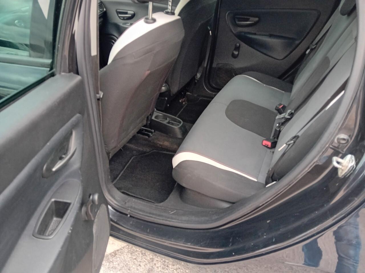 Lancia Ypsilon 1.2 69 CV 5 porte Elefantino
