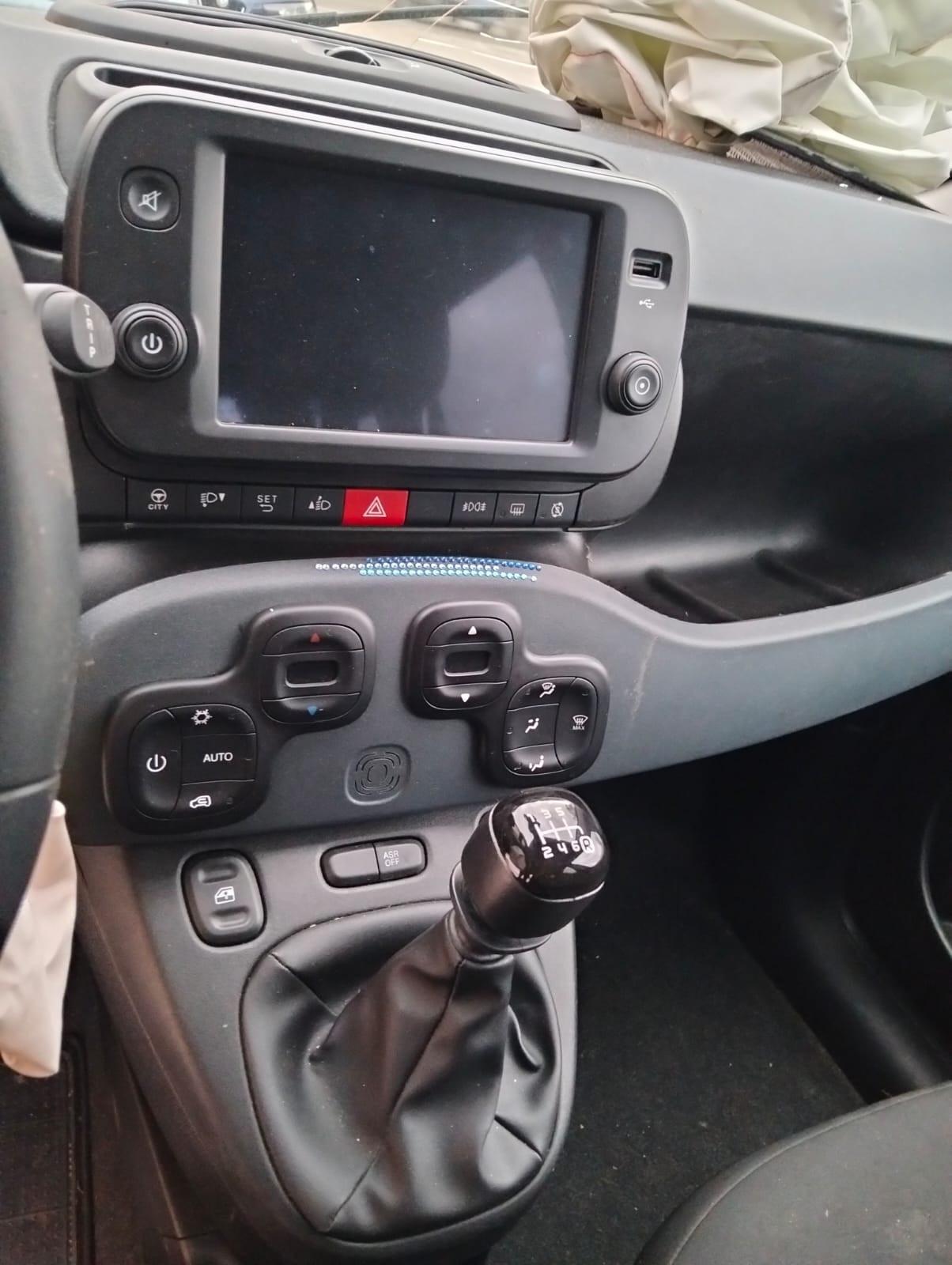 Fiat Panda 1.0 Hybrid Cross 2023 SINISTRATA