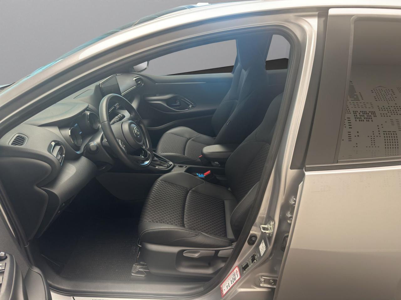 Toyota Yaris 1.5h Lounge