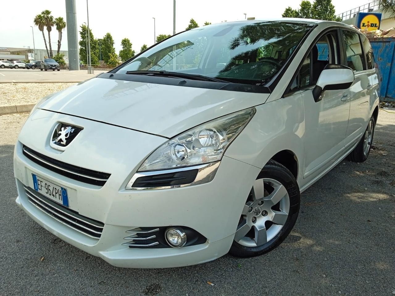 Peugeot 5008 1.6 HDi 112CV cambio robotizzato Tecno