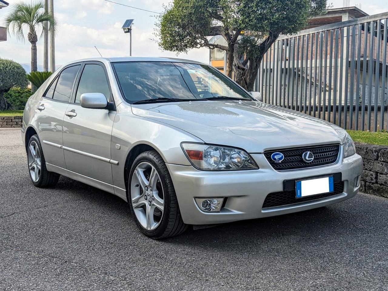 Lexus IS 200 2.0 Silver auto