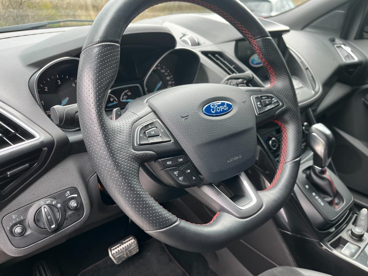 Ford Kuga 2.0 TDCI 150 cv 4WD Powershift ST-Line