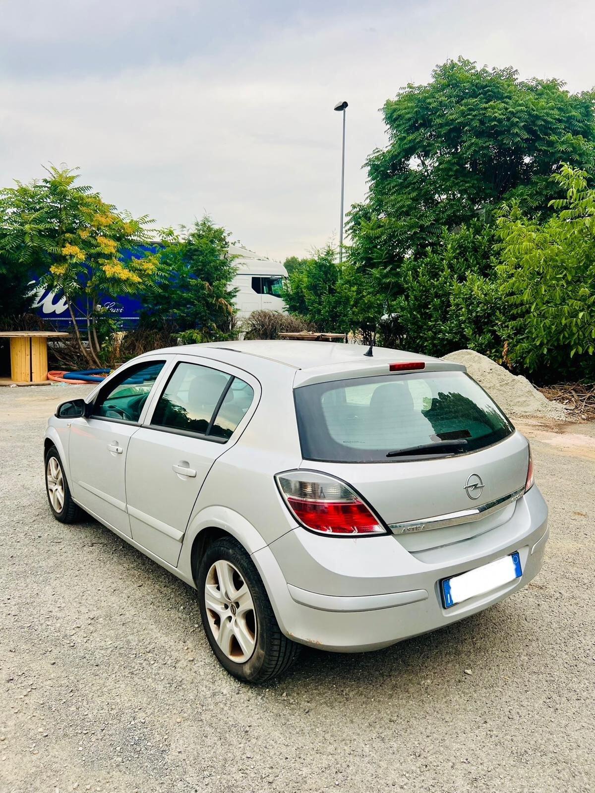 Opel Astra 1.7 CDTI 110CV 5 porte Enjoy