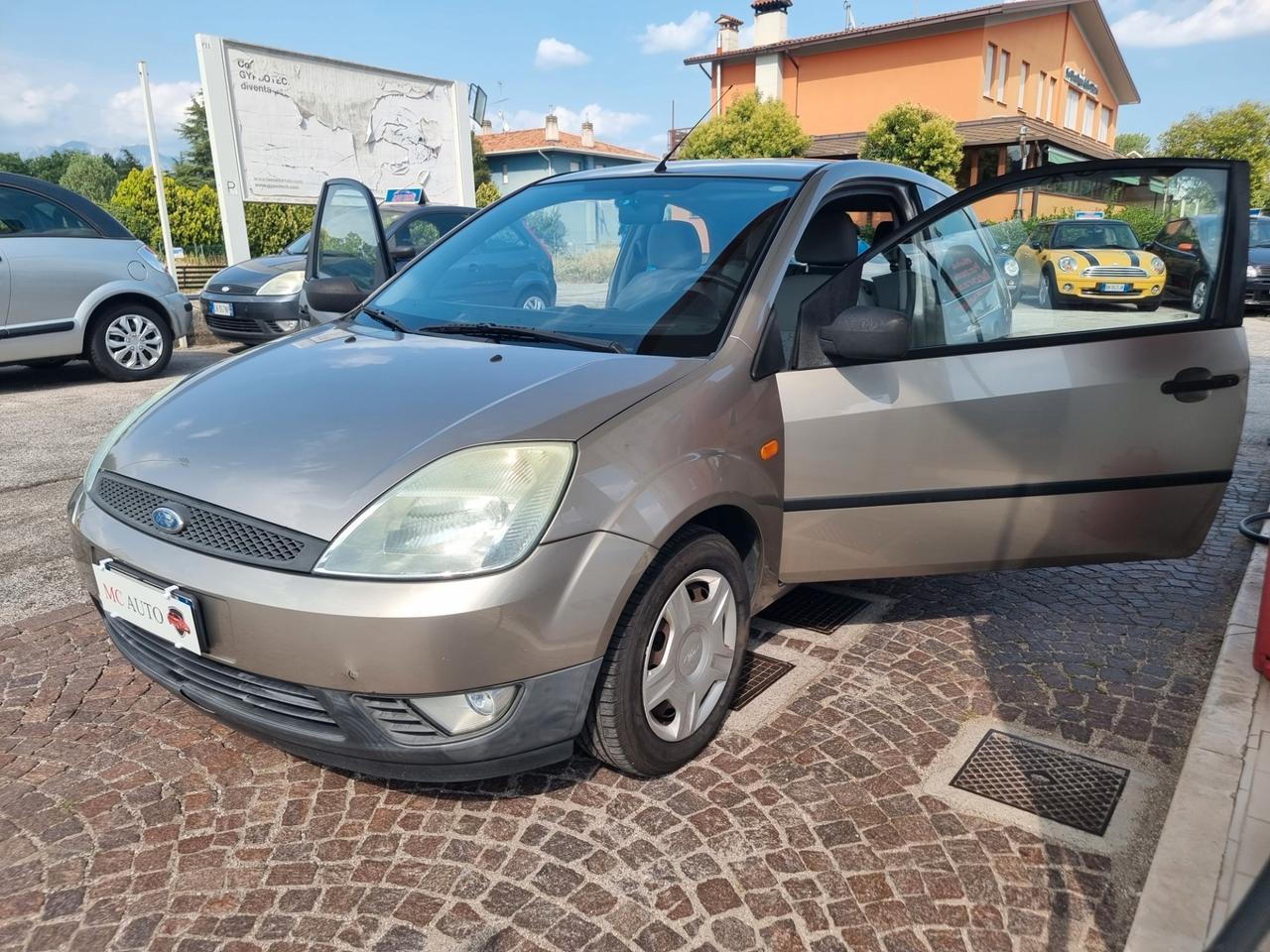 Ford Fiesta 1.2 16V 3p. Con 256.000km